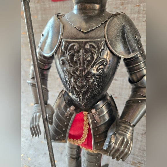 Vintage Metal Knight Standing Base To Tip 21in - Picture 5 of 6